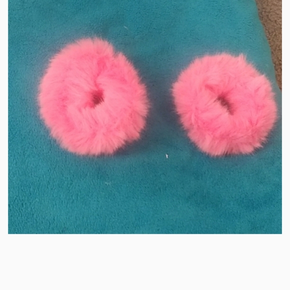Colorful Furry scrunchies - Picture 4 of 7